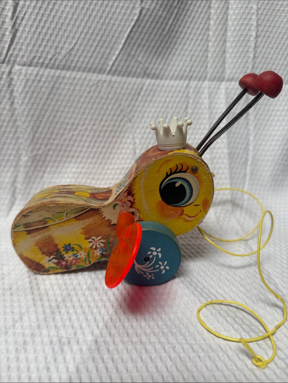Vintage Fisher Price #444 Queen Buzzy Bee Pull Toy Working